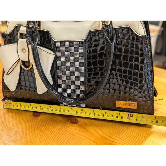 Julia and Michael Embellished Patent Leather Purse - Picture 5 of 5